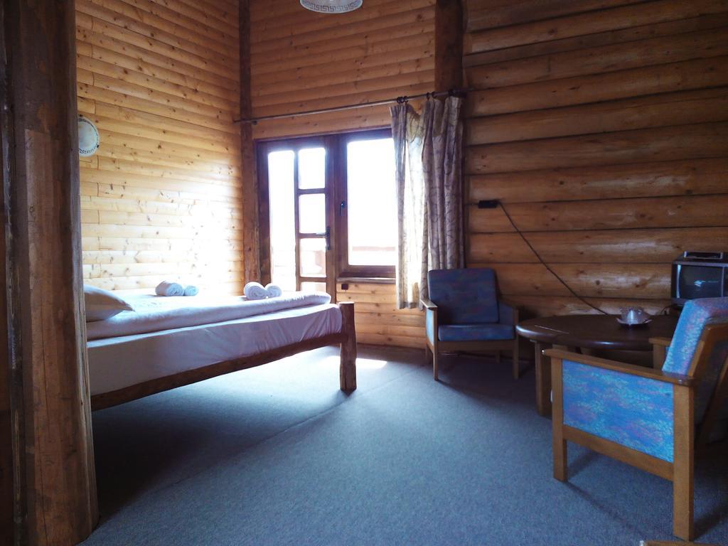 Casa Muntelui - Sambata Pensionat Sîmbăta de Sus Rum bild