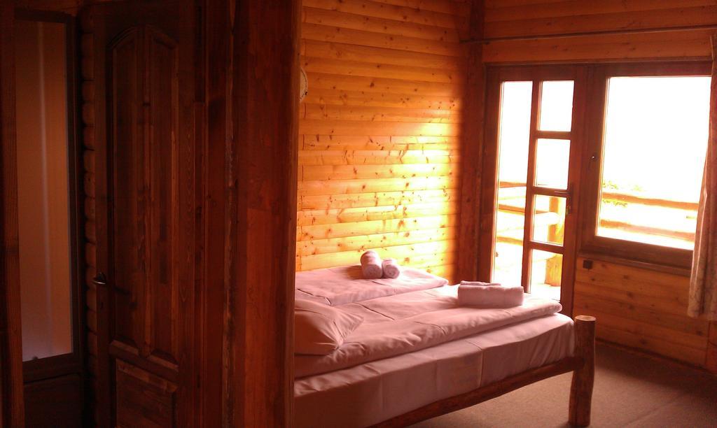 Casa Muntelui - Sambata Pensionat Sîmbăta de Sus Rum bild